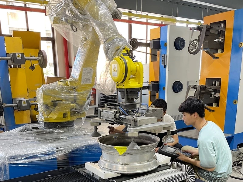 2.Automotive Wheel Grinding And Deburring