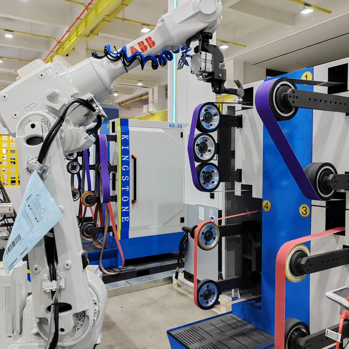 Robot polishing system with controlled contact force