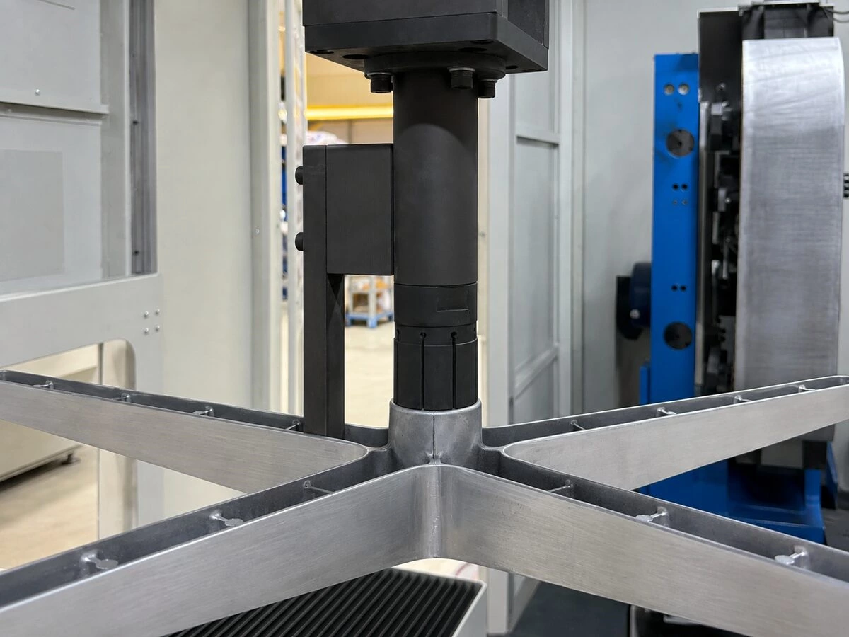 custom workpiece fixture for robotic polishing
